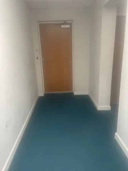 New Kitchen Near Town Centre and Bus Links to Cambridge