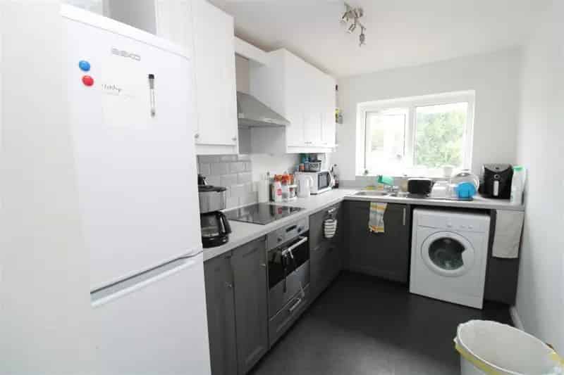 Two Bedroom Apartment Near Amenities - Lift Access - Available June 26th