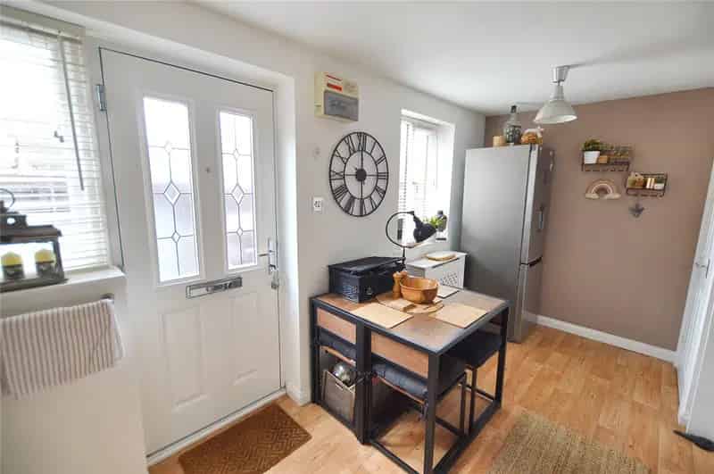 3 Bed End-Terraced House Wetherby Garage Parking South Facing Garden