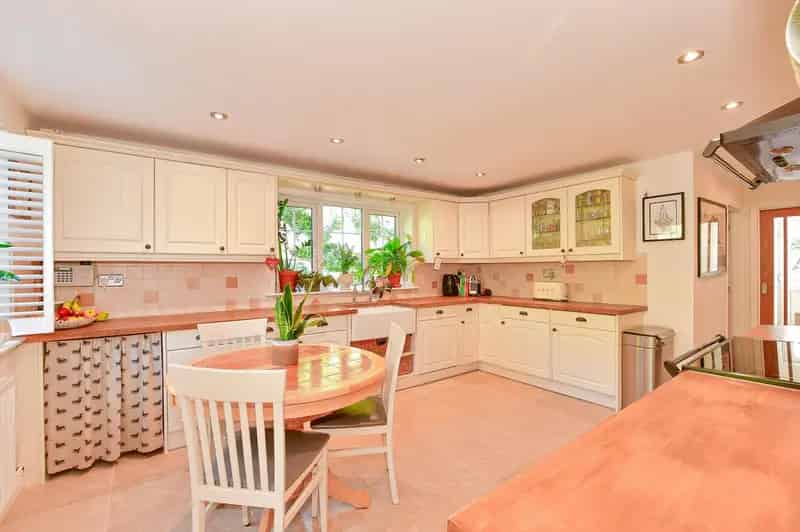 4 Bedroom Detached Cottage Alkham Large Garden Garage