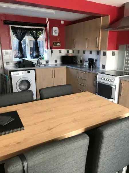 2 Bed House Near Town Centre