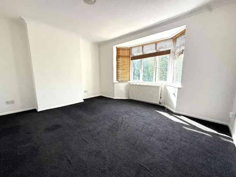 3 Bed Semi Detached House For Sale Luton