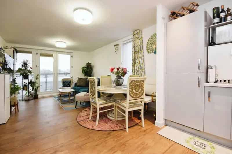 Two Bedroom Apartment Near Chelmsford Train Station