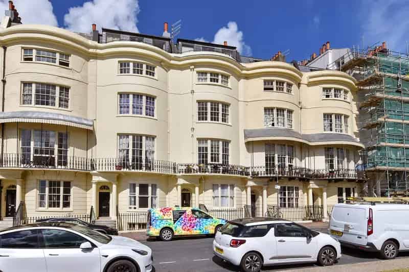 2 Bedroom Maisonette for Sale in Regency Square Brighton