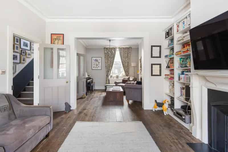 4 Bedroom Semi-Detached House Brentford