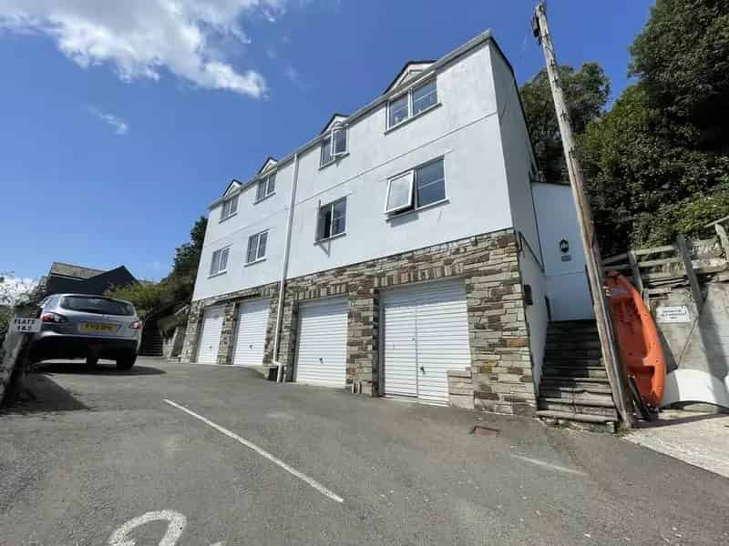 2 Bedroom Flat for Sale - Modern Apartment with Garage and Decked Area