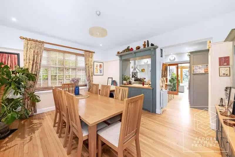 5 bed house for sale