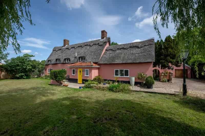 3 Bedroom 17th Century Grade II Listed Cottage Brisley Dereham