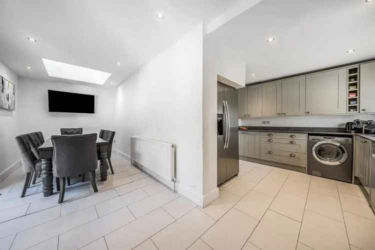 Four Bedroom Detached House Near Hayes Station