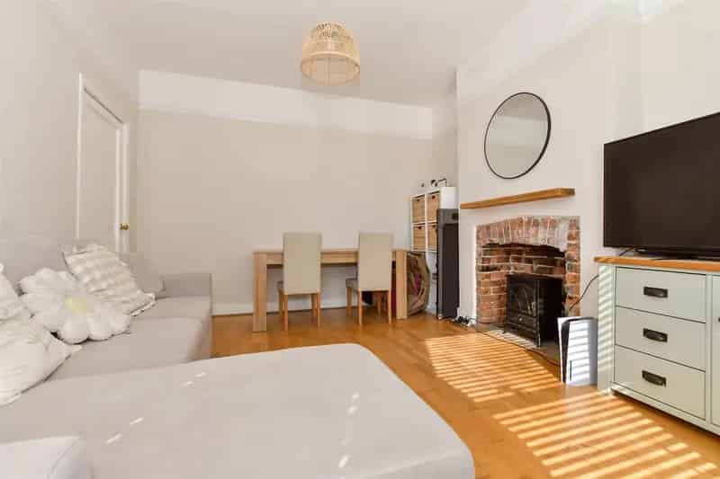4 Bedroom Terraced House for Sale Near Beach