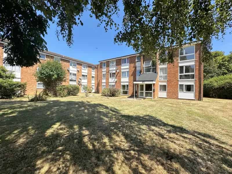 2 Bedroom Apartment Springfield Off Street Parking