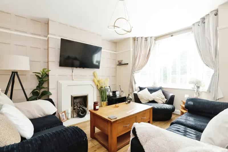 Great Family Home Three Bedrooms Garage Double Glazing