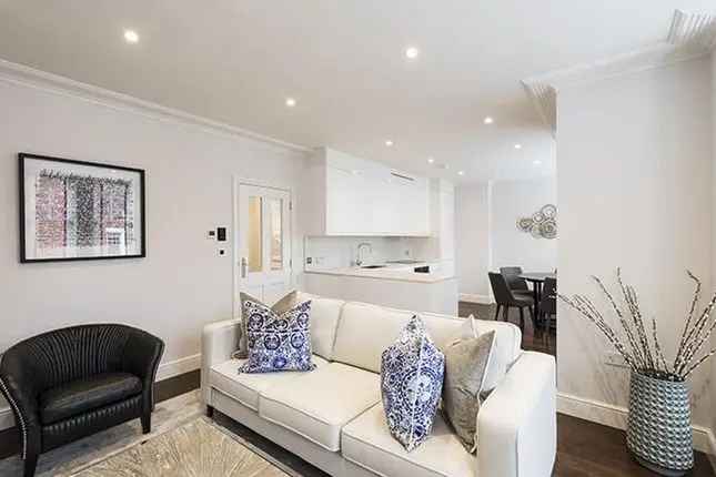 Flat to rent in Hamlet Gardens, Ravenscourt Park, London W6