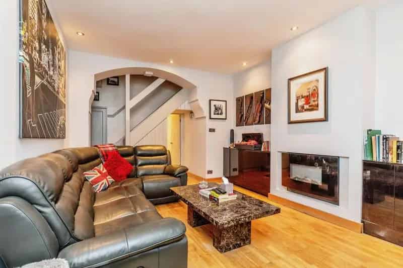 3 or 4 Bedroom Townhouse For Sale