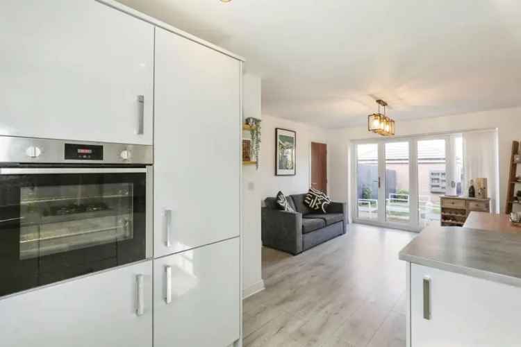 Three Bedroom Townhouse with Garage Winnington