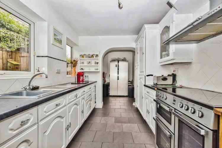4 Bedroom Detached House Near Sandy Beach