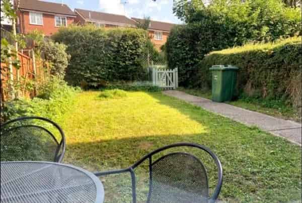 2 Double Bedroom House Near Andover Town Centre