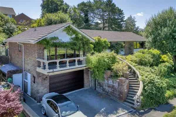 Charming Detached Bungalow near Heathfield High Street
