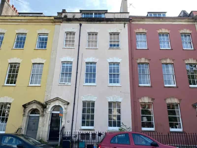 1 Bedroom Apartment Near City Centre Clifton Triangle BRI