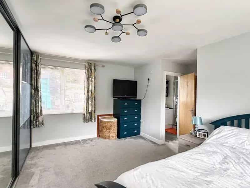 4 bed house for sale