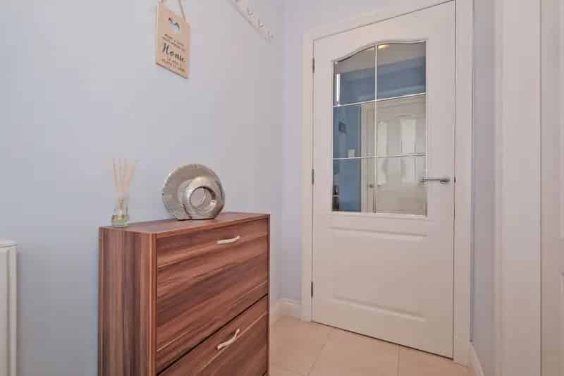 3 Bedroom Detached House with Garage and Garden