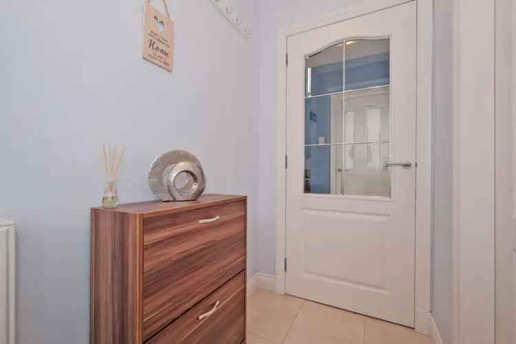 3 Bedroom Detached House with Garage and Garden