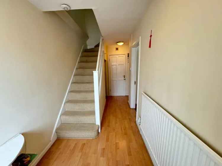 3 Bedroom Mid Terrace House For Sale