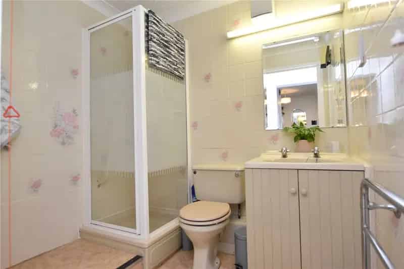 Two Double Bedroom Retirement Apartment Near Oakwood Parade