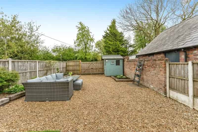 Grade II Listed Cottage Two Double Bedrooms Low Maintenance Gardens
