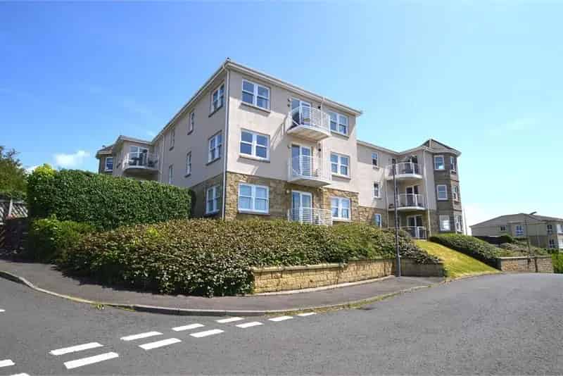 4 Bed Flat with Sea Views and 2 Reception Rooms