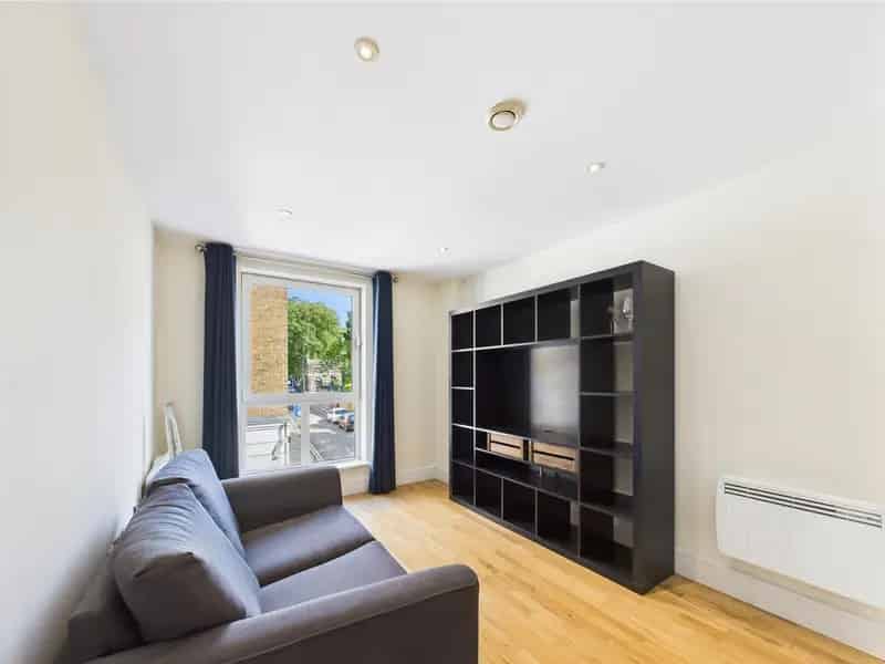 1 Bedroom Apartment near Brick Lane  Allocated Parking  Communal Terrace