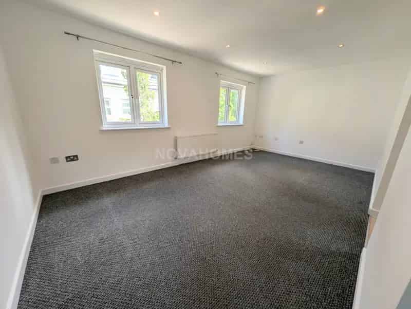 2 Bedroom Coach House House to Rent