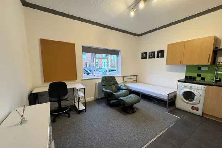 Modern Ground Floor Studio Flat in Northwood - Allocated Parking