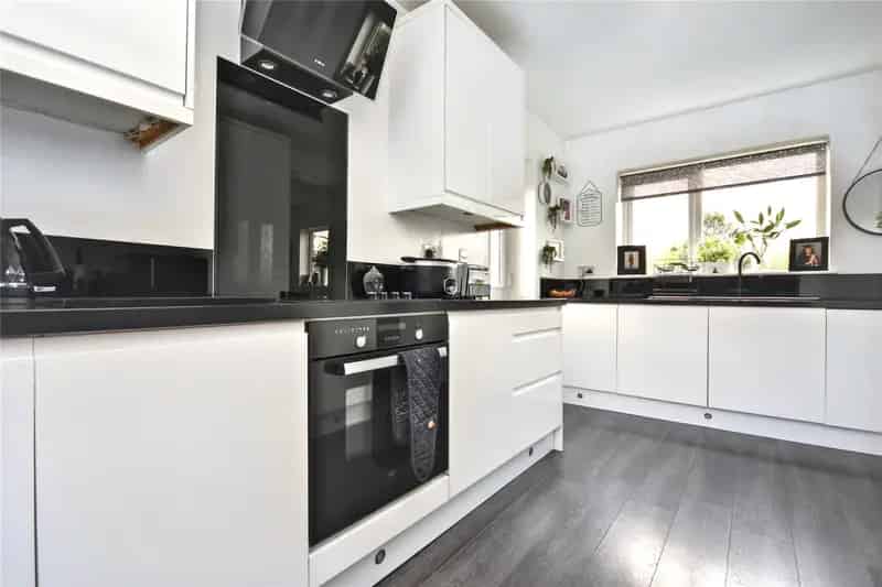 House For Sale , 3, Field End Mount, Leeds, England