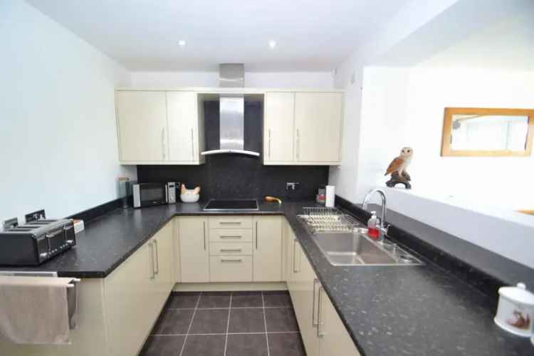 3 Bedroom Semi-Detached House Stunning Views Modernized Kitchen and Bathroom