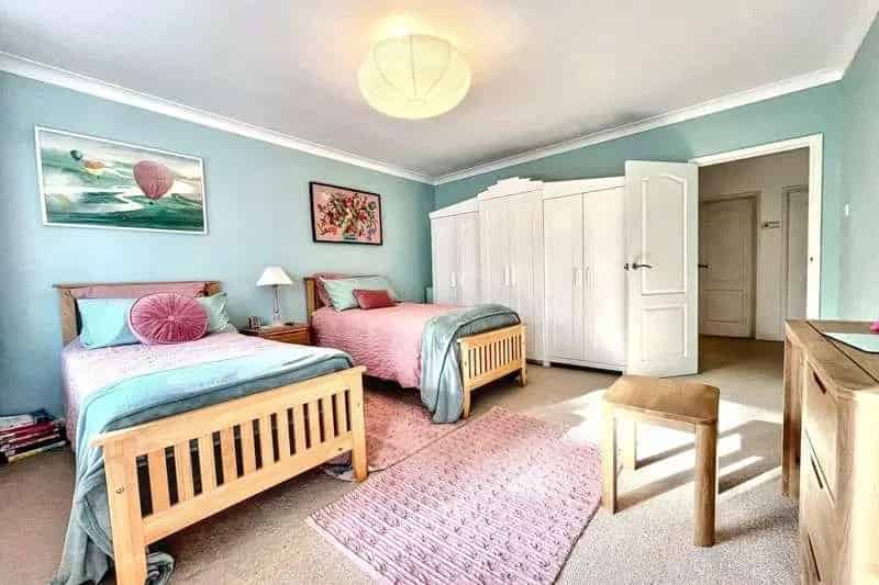 2 Bed Flat for Sale Near Beach