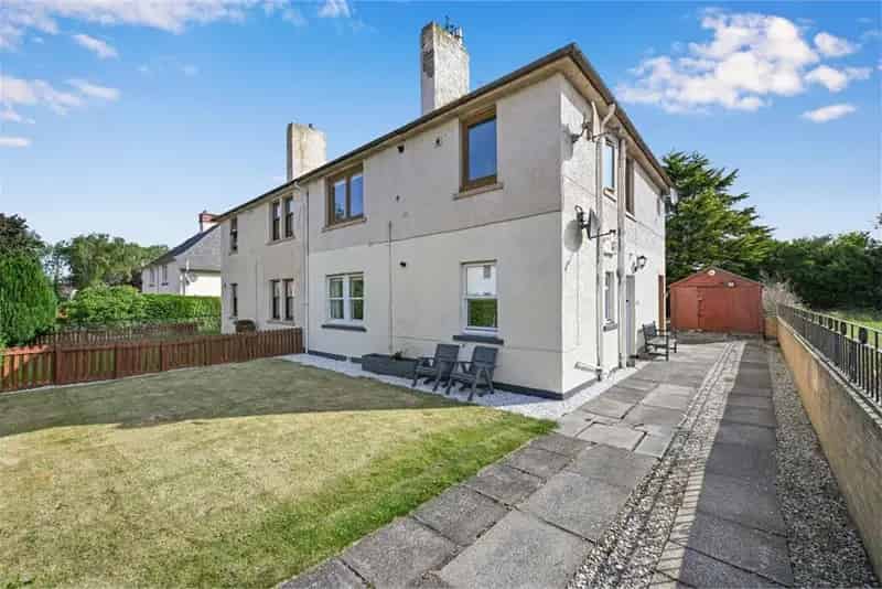 2 Bed Flat Lower Villa with 1 Reception Room
