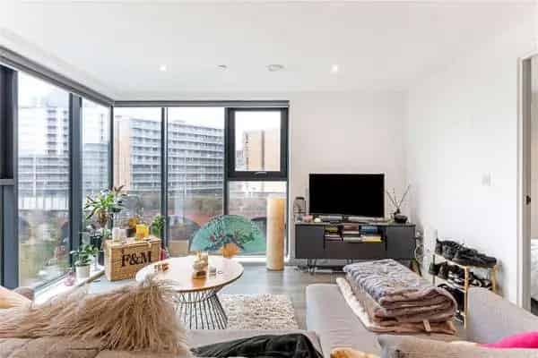 2-Bed Apartment Salford Downtown Development River Views Parking Gym