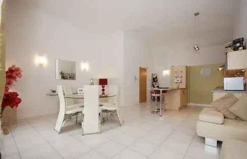 105m² Aberdeen Loft Apartment - High Ceilings, Open Plan Living