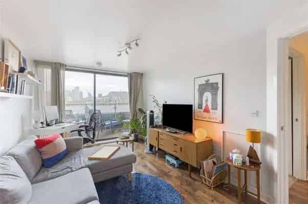 One-Bedroom Apartment Kingsland Basin London Stunning Skyline Views