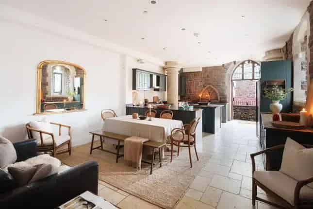 5 Bedroom Converted Church House for Sale