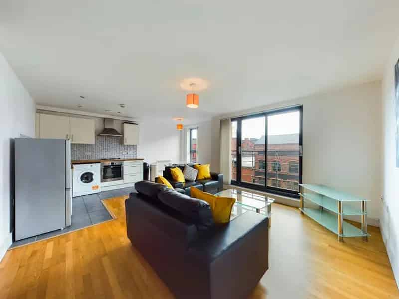 Spacious 2 Bedroom Apartment Near Liverpool City Centre