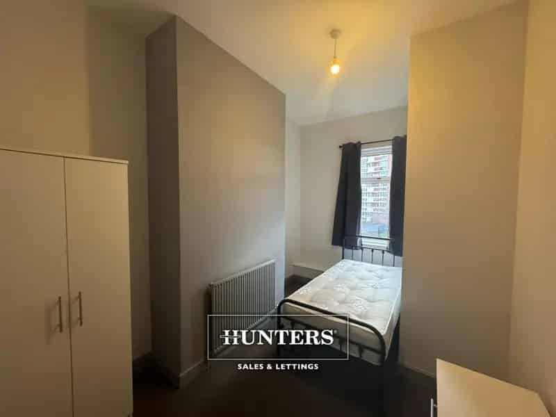 1 bedroom Flat To Let