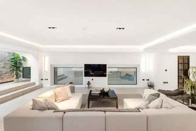 Luxury Detached House for Sale in London SW15