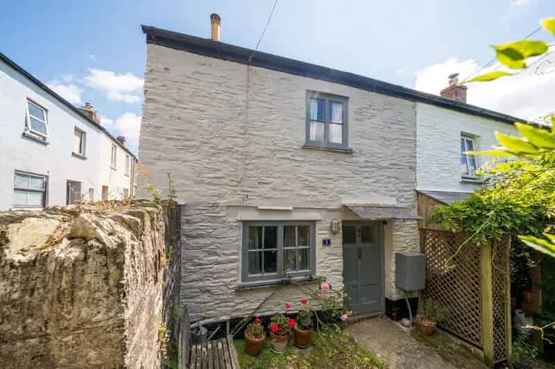 2 Bed End Terrace Cottage For Sale
