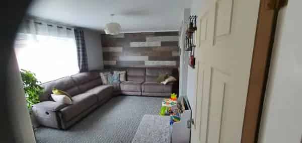 3 Bed End Terrace House Near Schools and Leisure Centre