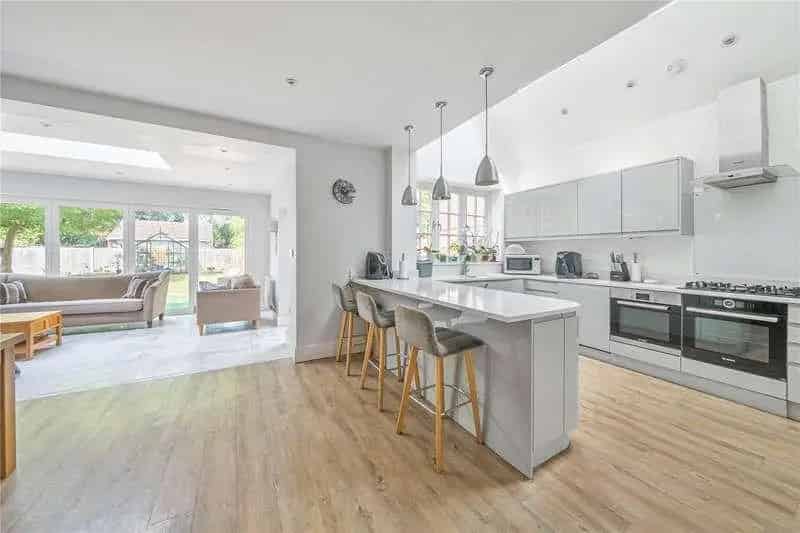 5 Bed House For Sale Spacious Family Home