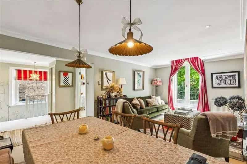 2 bed flat for sale