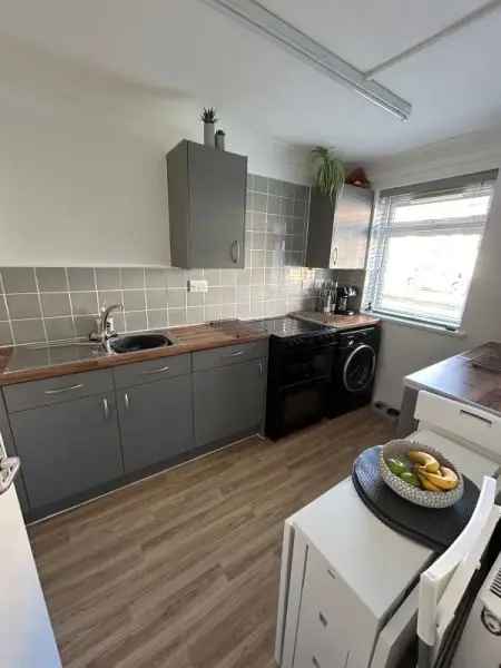 Flat For Rent in South Kesteven, England