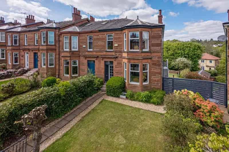4 Bedroom Terraced House for Sale in Netherlee